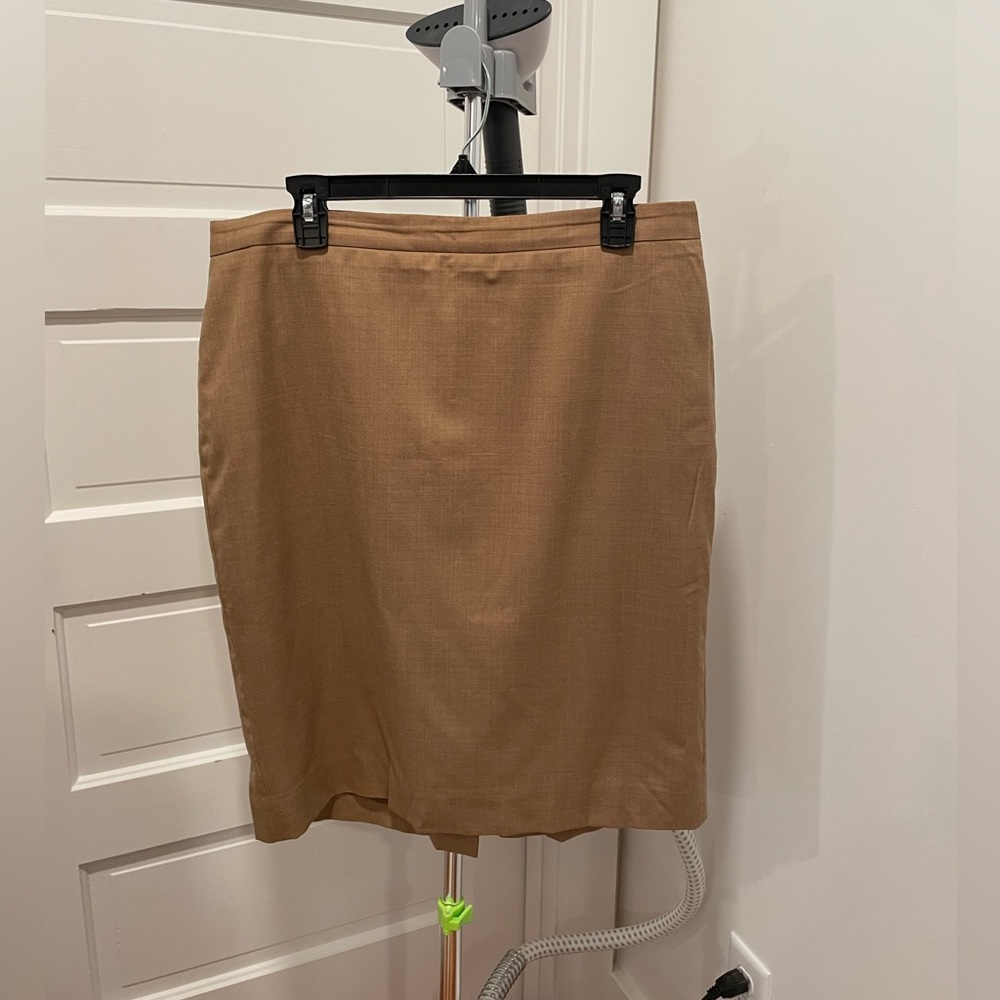 Excellent used condition wool pencil skirt by J.Crew size 12